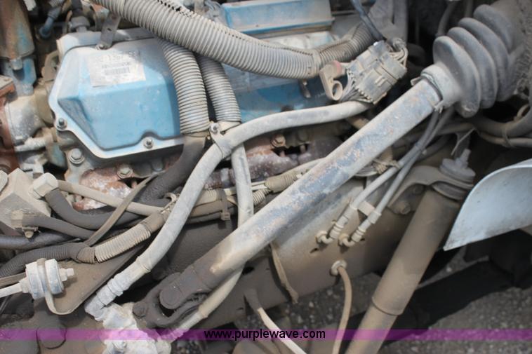 image for item H2083 2000 International 4700 box truck