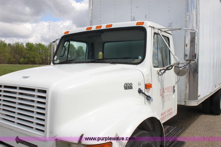 image for item H2083 2000 International 4700 box truck