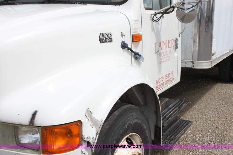 image for item H2083 2000 International 4700 box truck