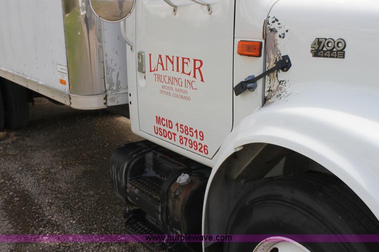 image for item H2083 2000 International 4700 box truck