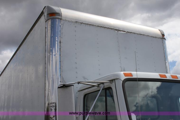 image for item H2083 2000 International 4700 box truck