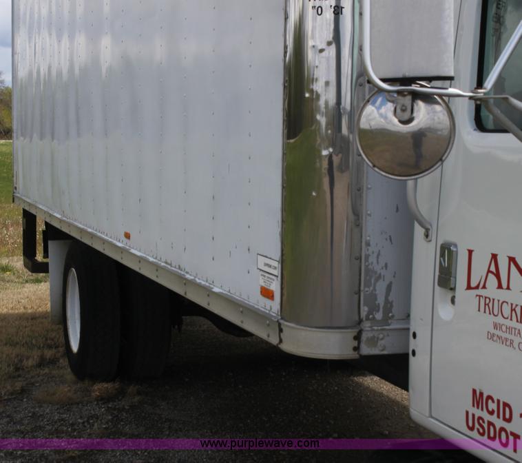 image for item H2083 2000 International 4700 box truck