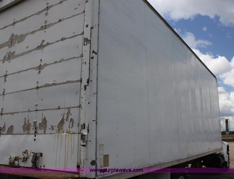 image for item H2083 2000 International 4700 box truck