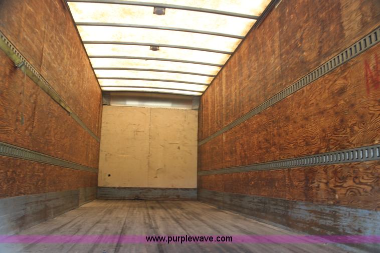image for item H2083 2000 International 4700 box truck