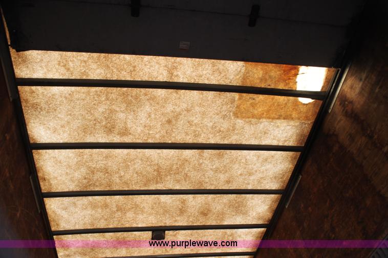 image for item H2083 2000 International 4700 box truck