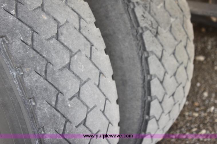 image for item H2083 2000 International 4700 box truck