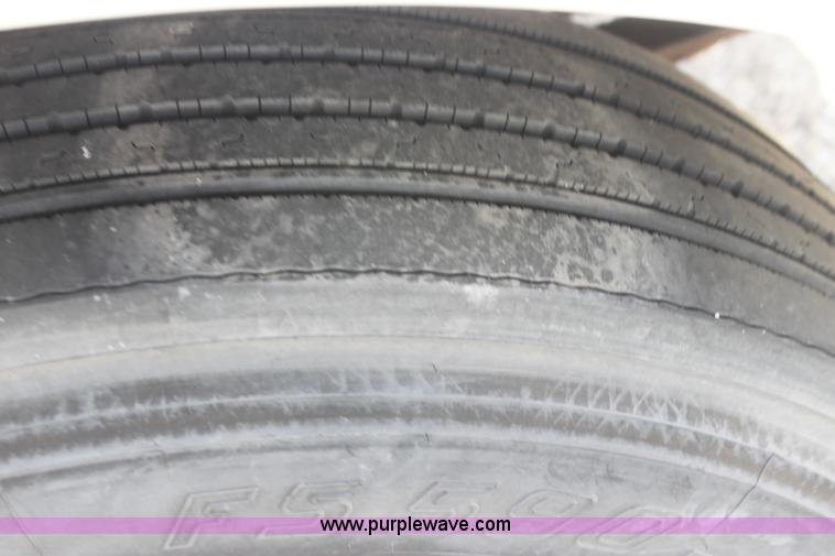 image for item H2083 2000 International 4700 box truck