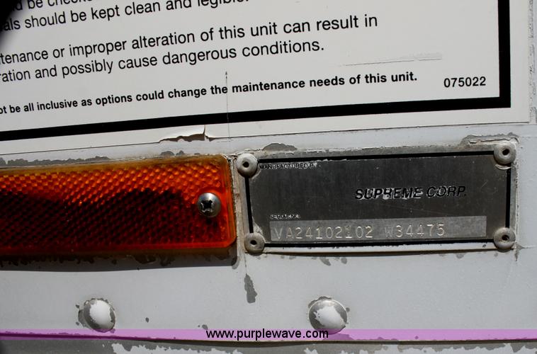 image for item H2083 2000 International 4700 box truck