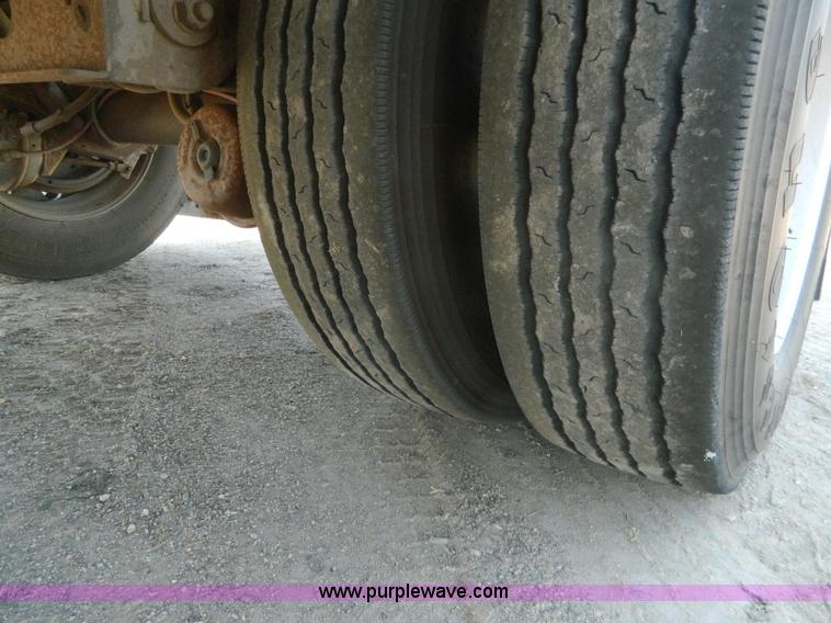 image for item H2439 2008 Wilson PSDCL-406 Silver Star cattle trailer