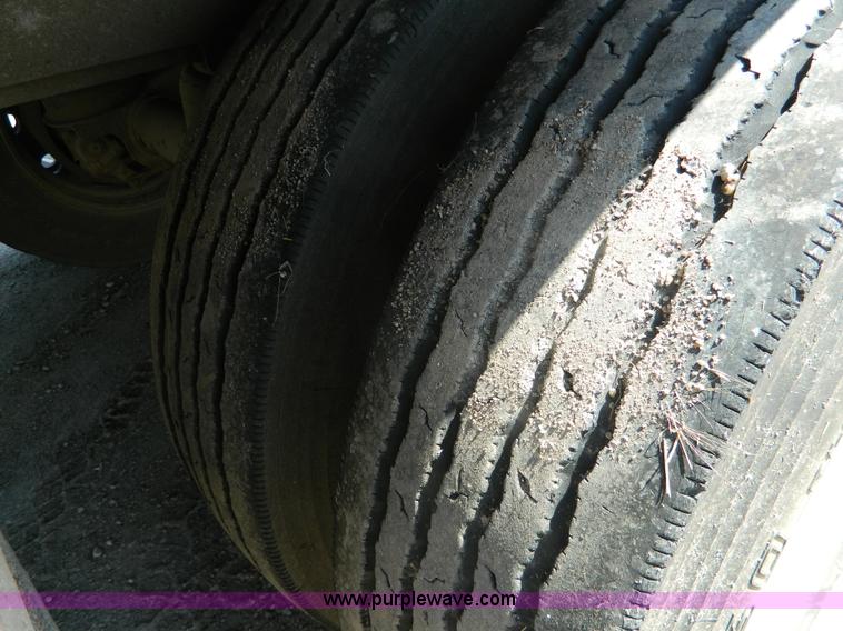 image for item H2439 2008 Wilson PSDCL-406 Silver Star cattle trailer