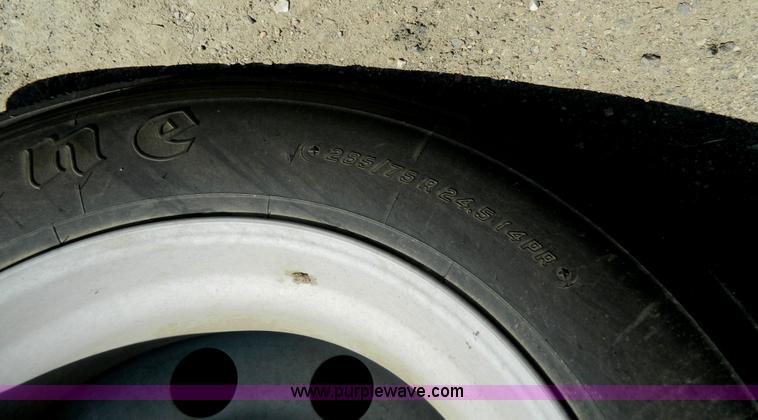 image for item H2439 2008 Wilson PSDCL-406 Silver Star cattle trailer