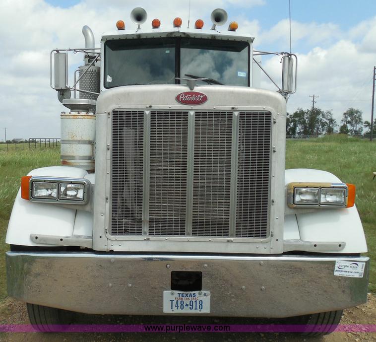 image for item I3403 1992 Peterbilt 379 semi truck