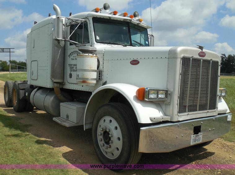 image for item I3403 1992 Peterbilt 379 semi truck