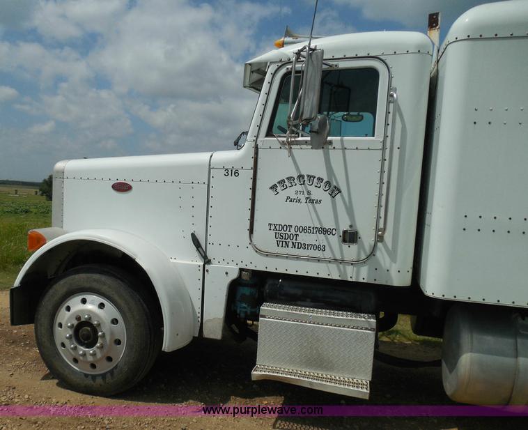 image for item I3403 1992 Peterbilt 379 semi truck