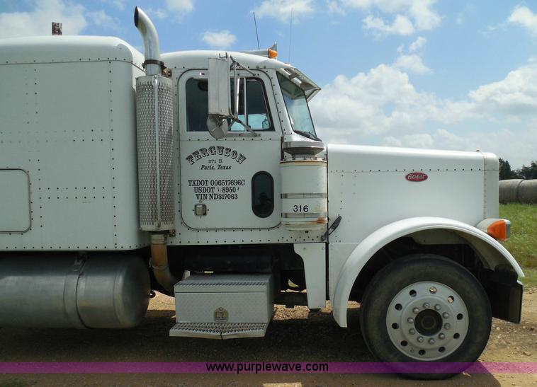 image for item I3403 1992 Peterbilt 379 semi truck