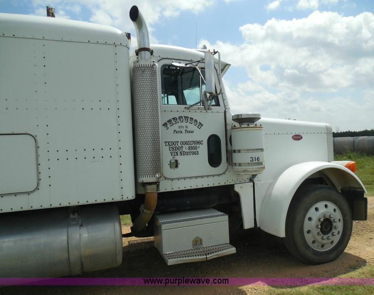 image for item I3403 1992 Peterbilt 379 semi truck