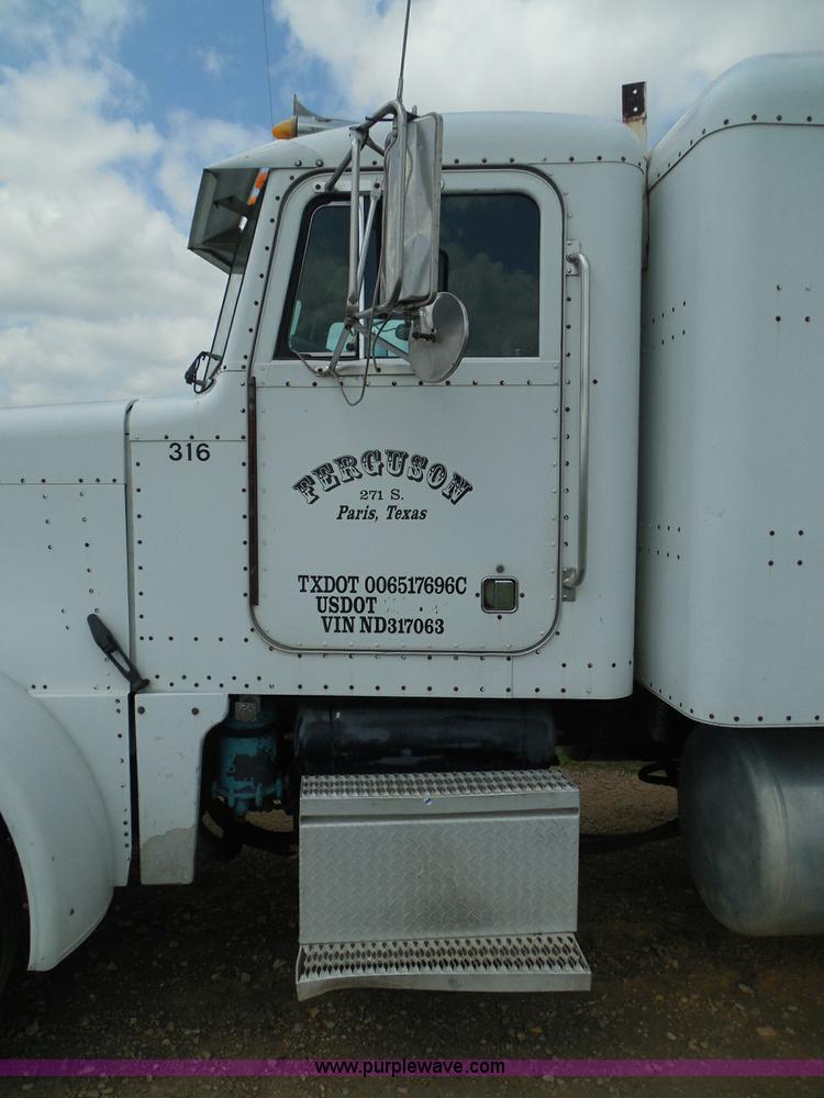 image for item I3403 1992 Peterbilt 379 semi truck