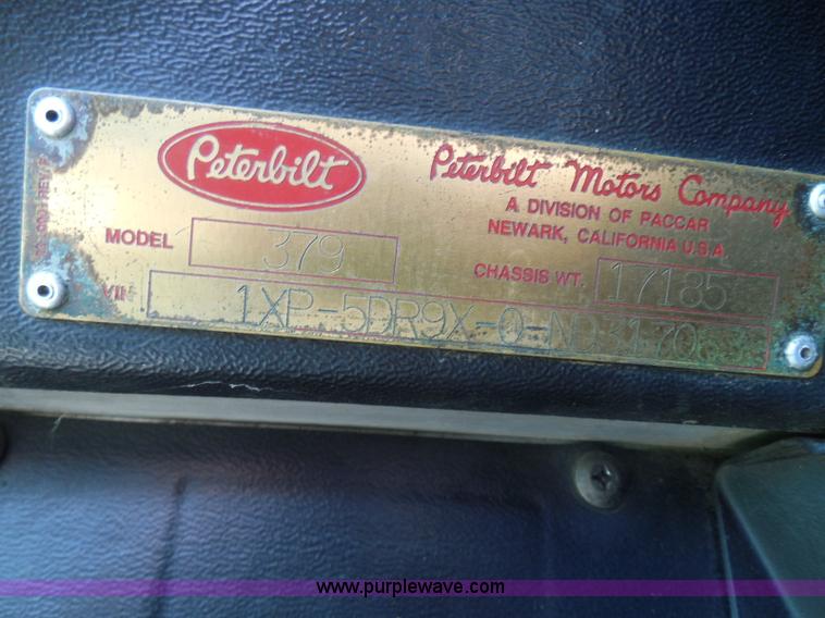 image for item I3403 1992 Peterbilt 379 semi truck