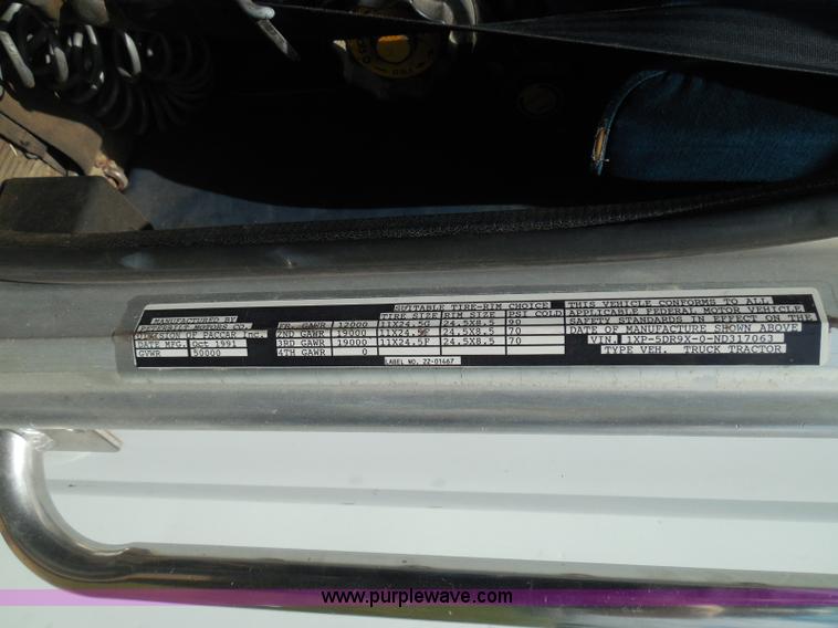 image for item I3403 1992 Peterbilt 379 semi truck