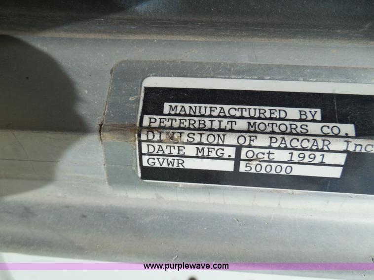 image for item I3403 1992 Peterbilt 379 semi truck