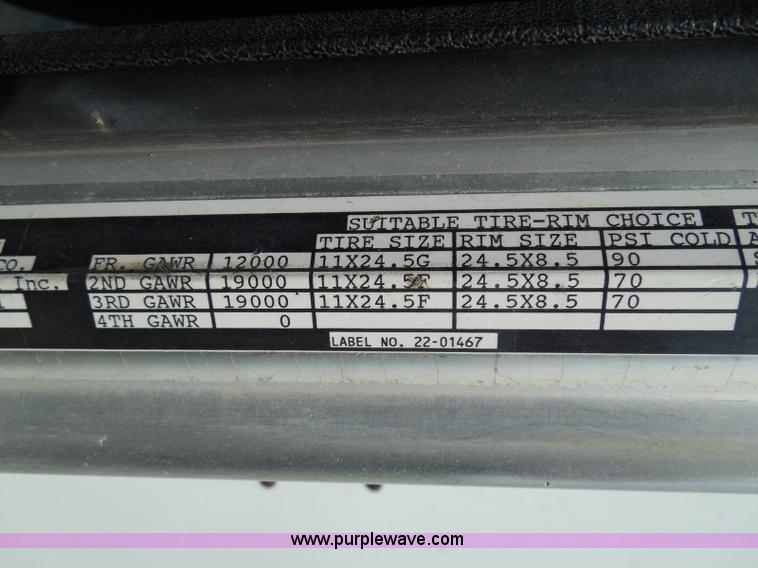 image for item I3403 1992 Peterbilt 379 semi truck