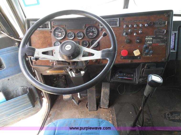 image for item I3403 1992 Peterbilt 379 semi truck