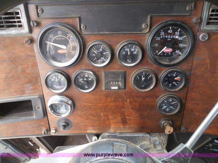 image for item I3403 1992 Peterbilt 379 semi truck