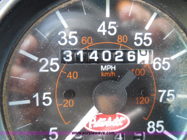 image for item I3403 1992 Peterbilt 379 semi truck