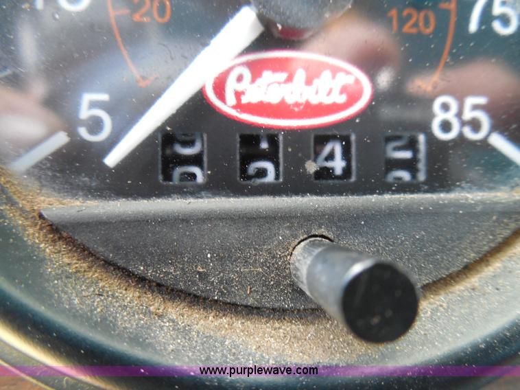 image for item I3403 1992 Peterbilt 379 semi truck