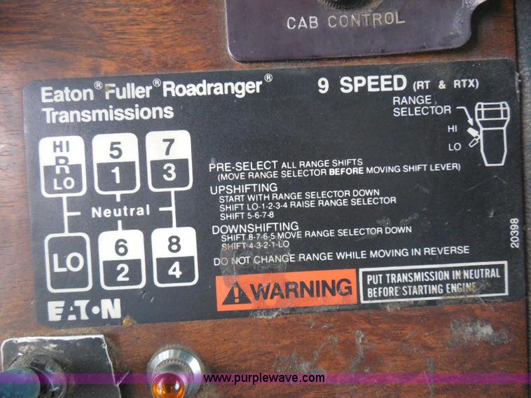 image for item I3403 1992 Peterbilt 379 semi truck