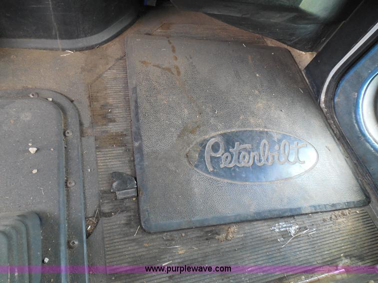 image for item I3403 1992 Peterbilt 379 semi truck