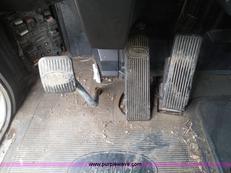 image for item I3403 1992 Peterbilt 379 semi truck