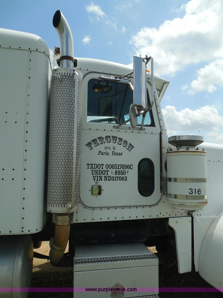 image for item I3403 1992 Peterbilt 379 semi truck