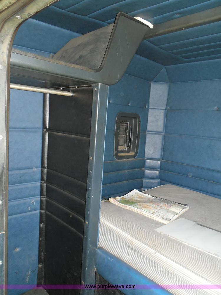 image for item I3403 1992 Peterbilt 379 semi truck