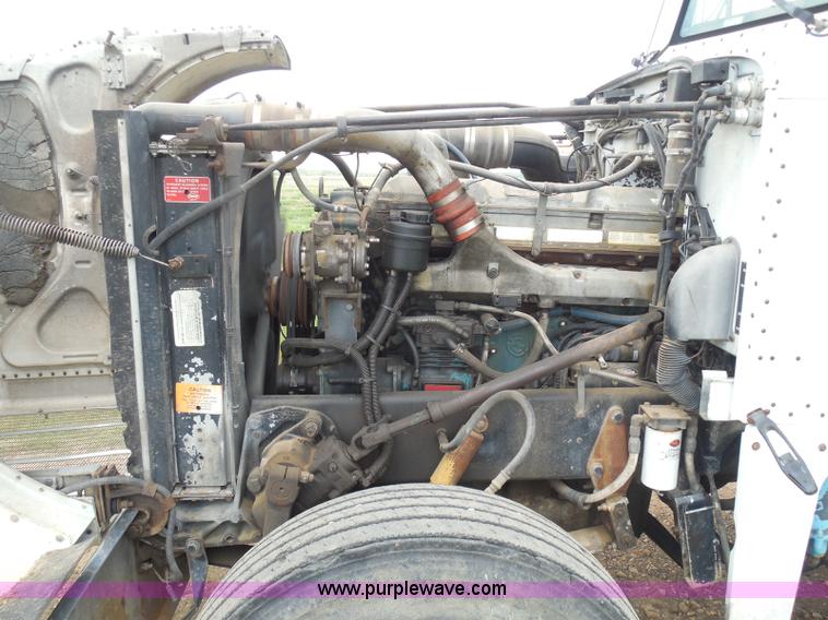 image for item I3403 1992 Peterbilt 379 semi truck