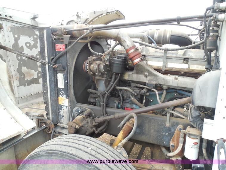 image for item I3403 1992 Peterbilt 379 semi truck