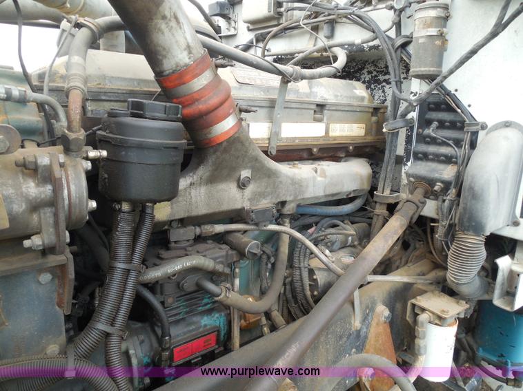 image for item I3403 1992 Peterbilt 379 semi truck