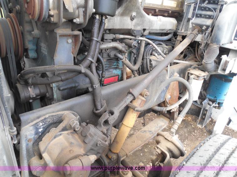 image for item I3403 1992 Peterbilt 379 semi truck