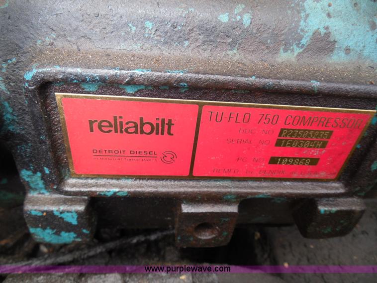 image for item I3403 1992 Peterbilt 379 semi truck