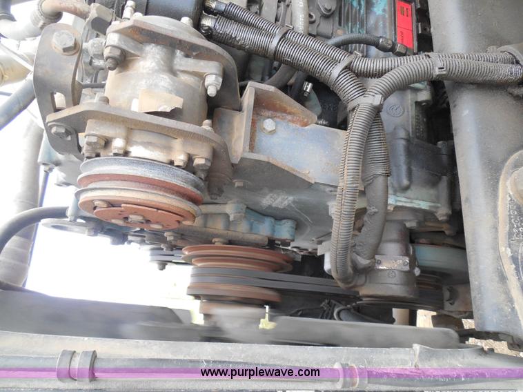 image for item I3403 1992 Peterbilt 379 semi truck