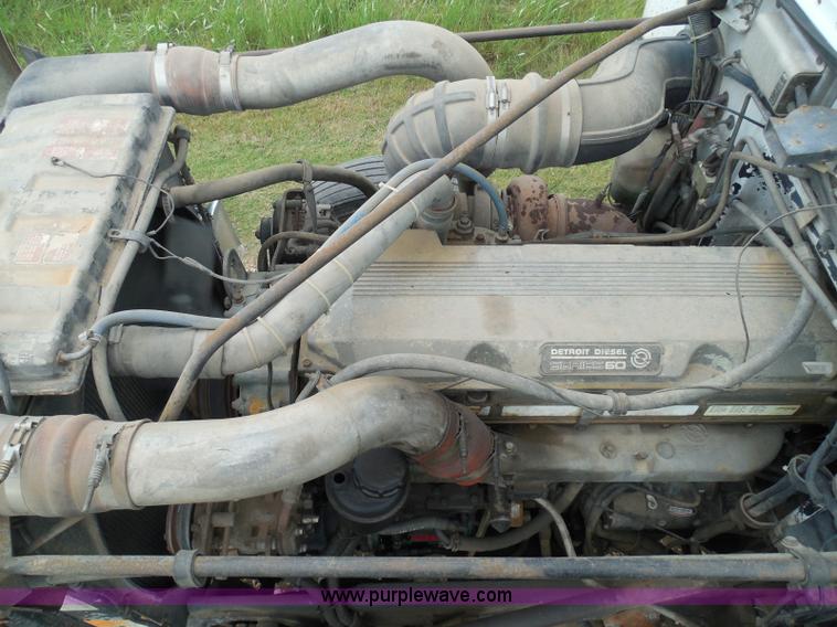 image for item I3403 1992 Peterbilt 379 semi truck