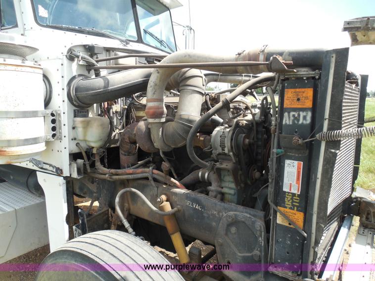 image for item I3403 1992 Peterbilt 379 semi truck