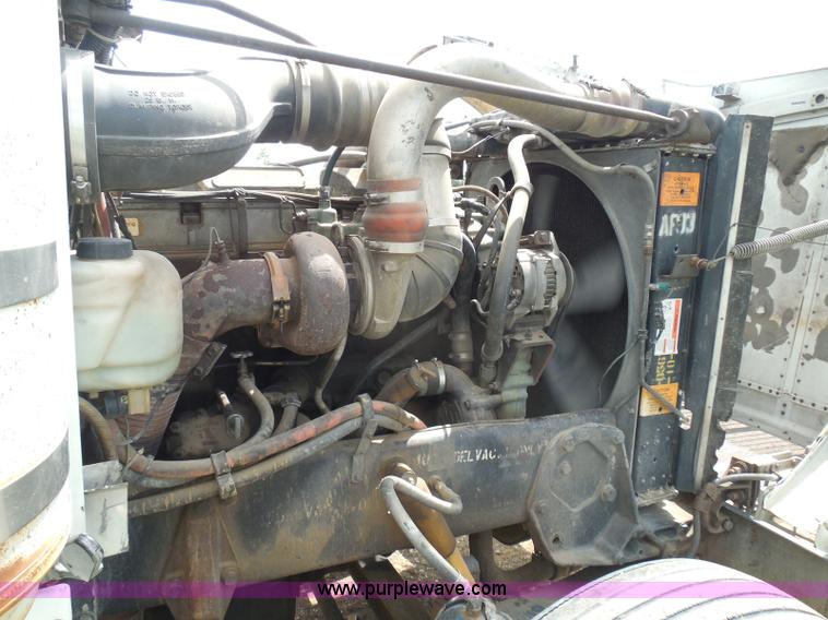 image for item I3403 1992 Peterbilt 379 semi truck