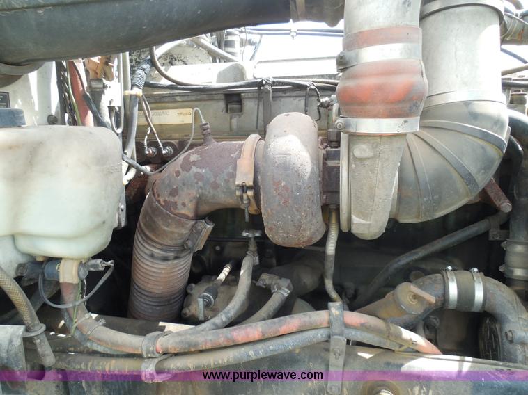 image for item I3403 1992 Peterbilt 379 semi truck