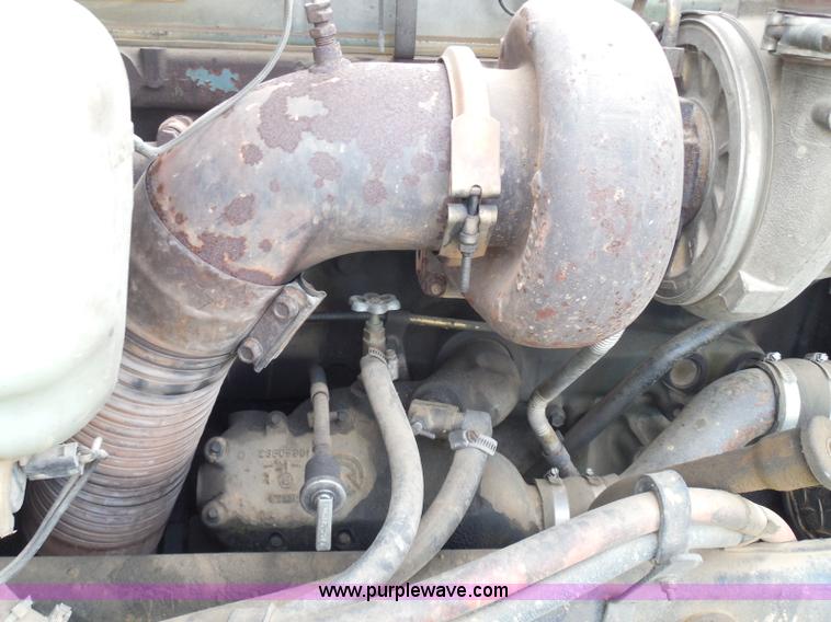 image for item I3403 1992 Peterbilt 379 semi truck