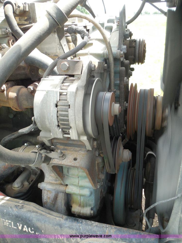 image for item I3403 1992 Peterbilt 379 semi truck