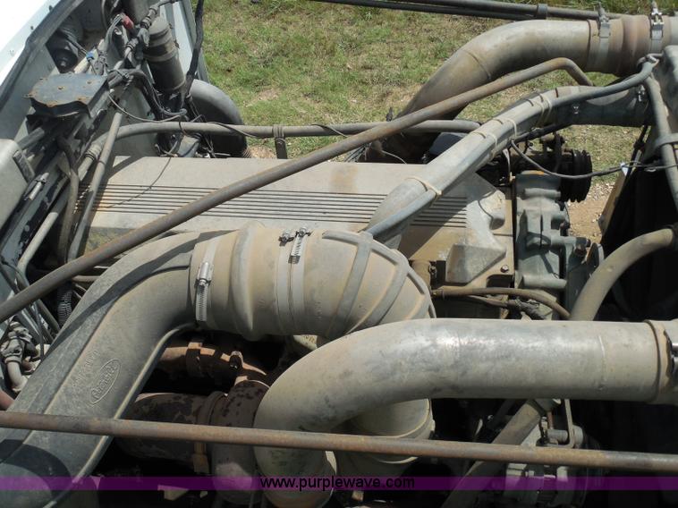 image for item I3403 1992 Peterbilt 379 semi truck