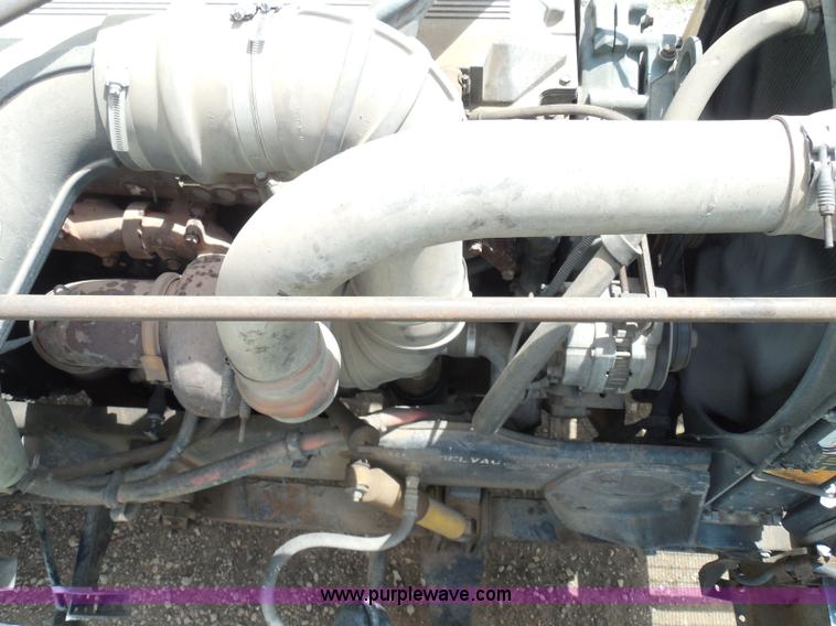 image for item I3403 1992 Peterbilt 379 semi truck