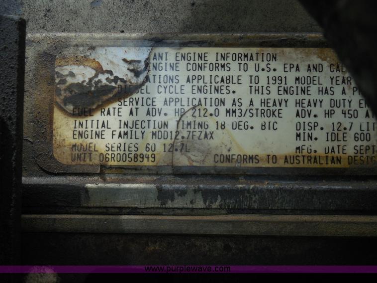 image for item I3403 1992 Peterbilt 379 semi truck