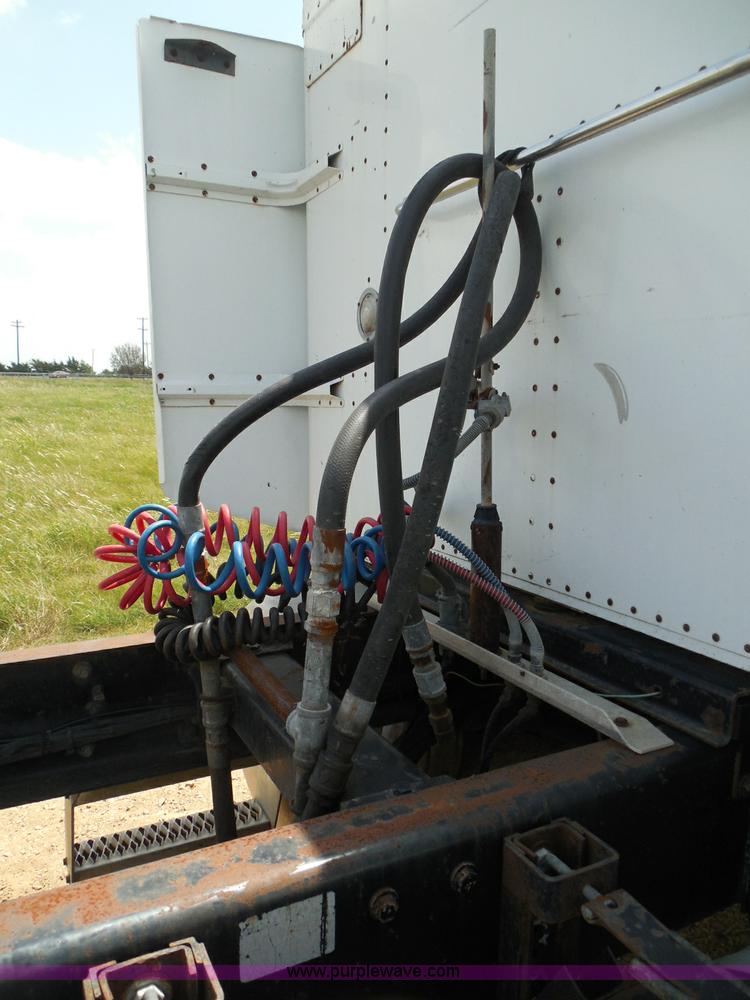 image for item I3403 1992 Peterbilt 379 semi truck